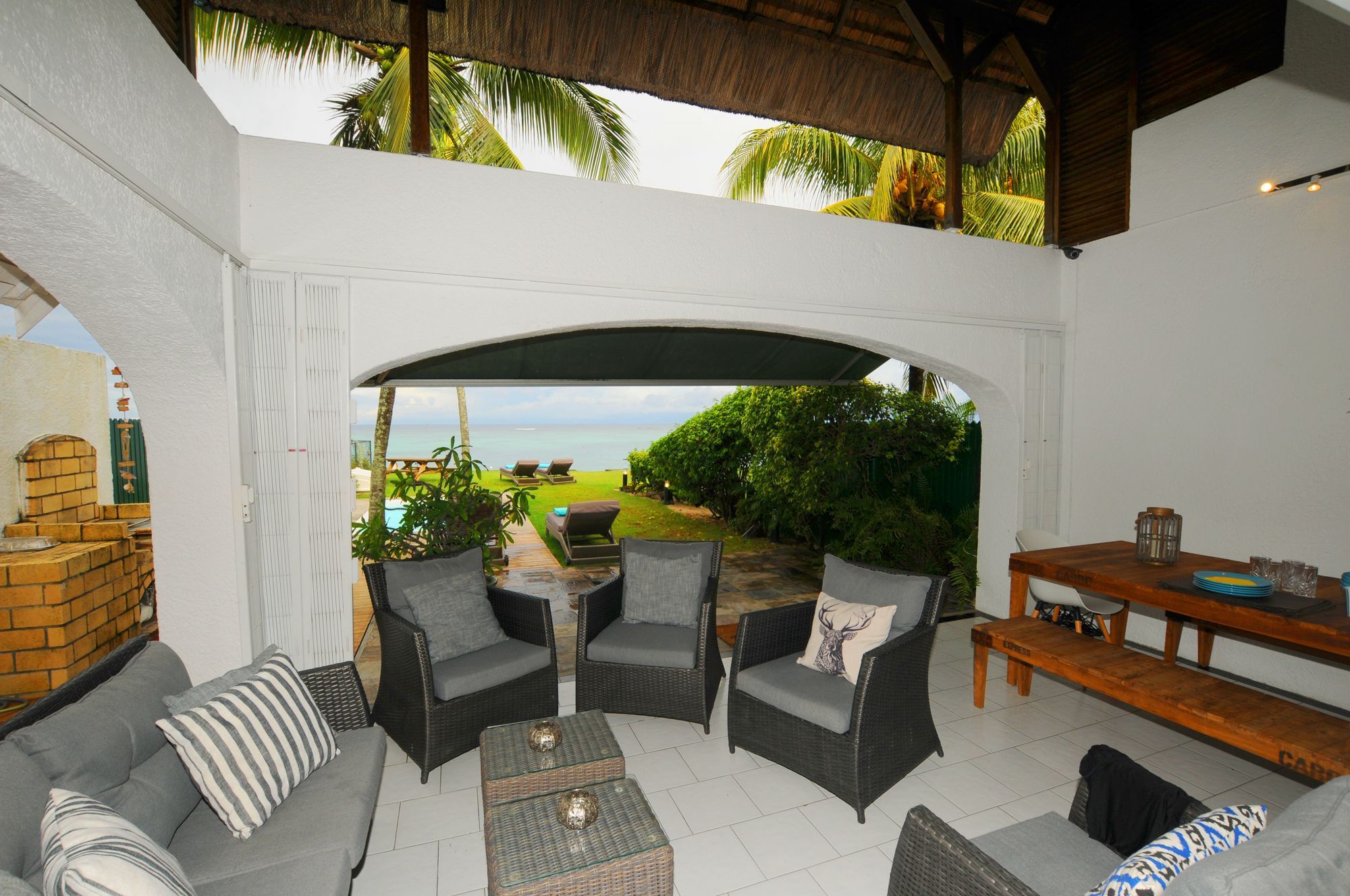 Caro'S Beachfront Trou aux Biches Eksteriør billede